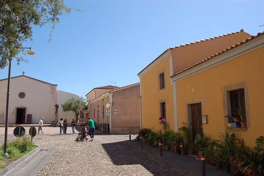 Casa Vacanza Da Chicco E Dani Nurachi Exterior photo